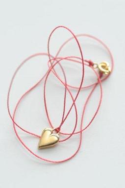 Gold heart pendant necklace